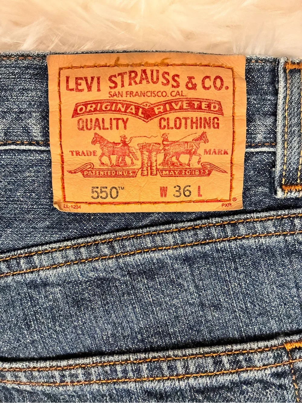 Levi’s 550 Sz 36 Relaxed Fit Mens Jean Shorts